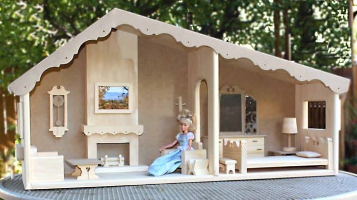 The close back allow the house to be hung on a wall