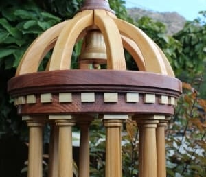 A woodworking plan to build an outdoor feeder from fence or patio woods