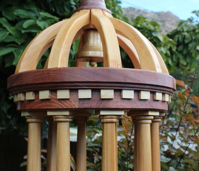 A woodworking plan to build an outdoor feeder from fence or patio woods