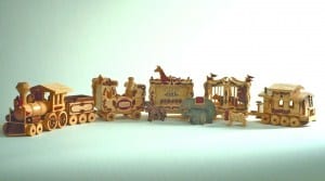 Train set includes animals, a clown and numerous circus features