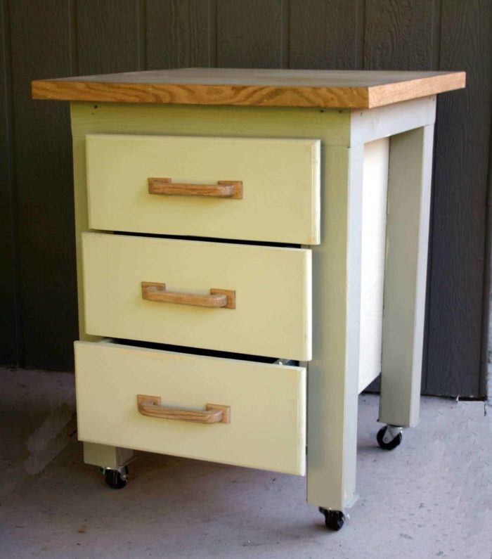 Great storage in drawers and space for wood clamps