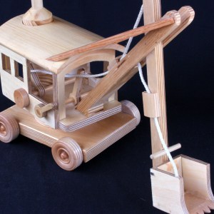Make a working steam shovel in Baltic Birch plywood