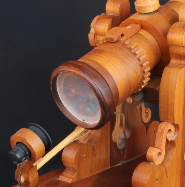 Woodworking plans for making a table top kaleidoscope. Light end